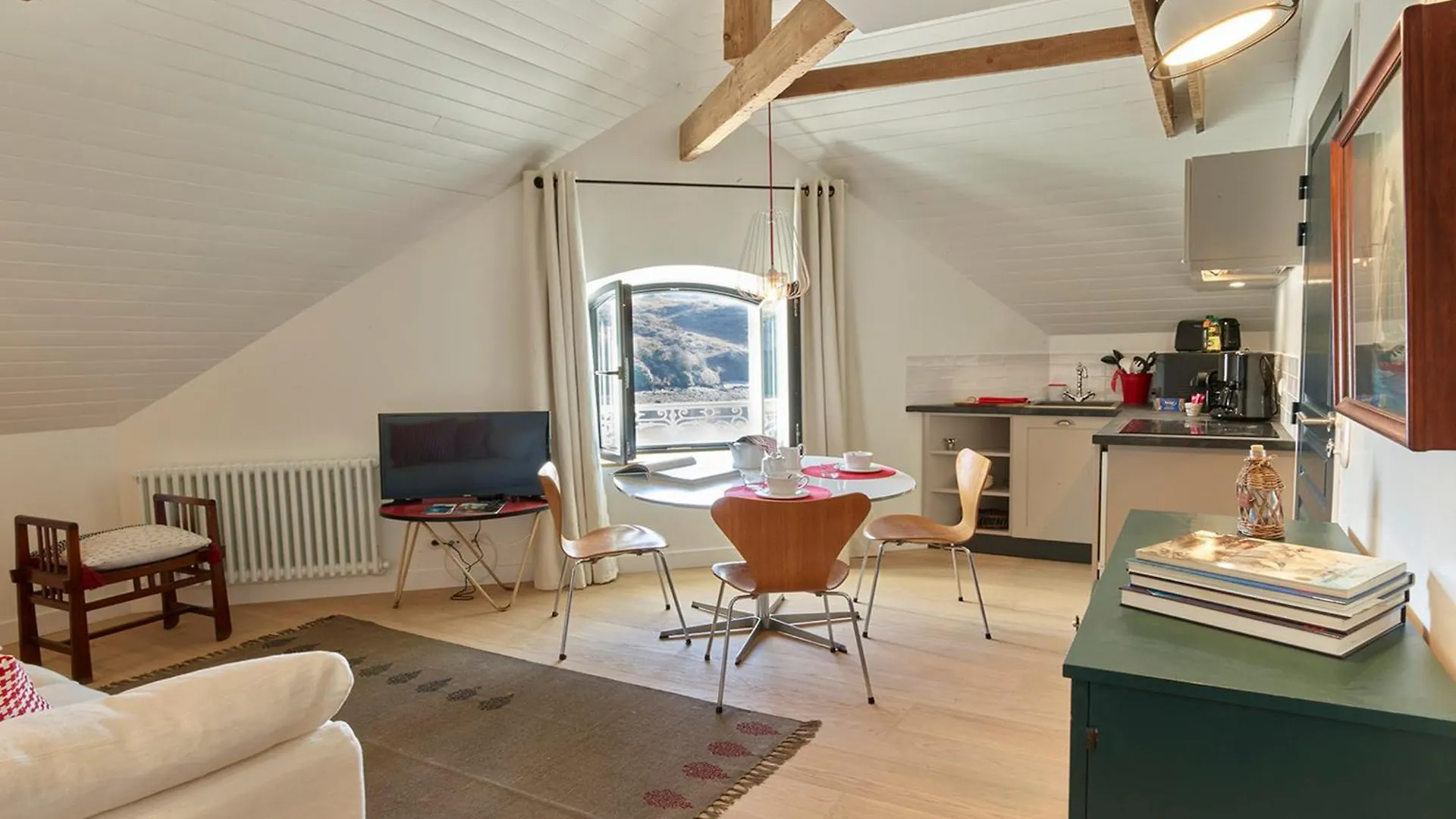 Studio Moderne Avec Vue Mer Et Port A Sauzon, 2* - Fr-1-418-190
